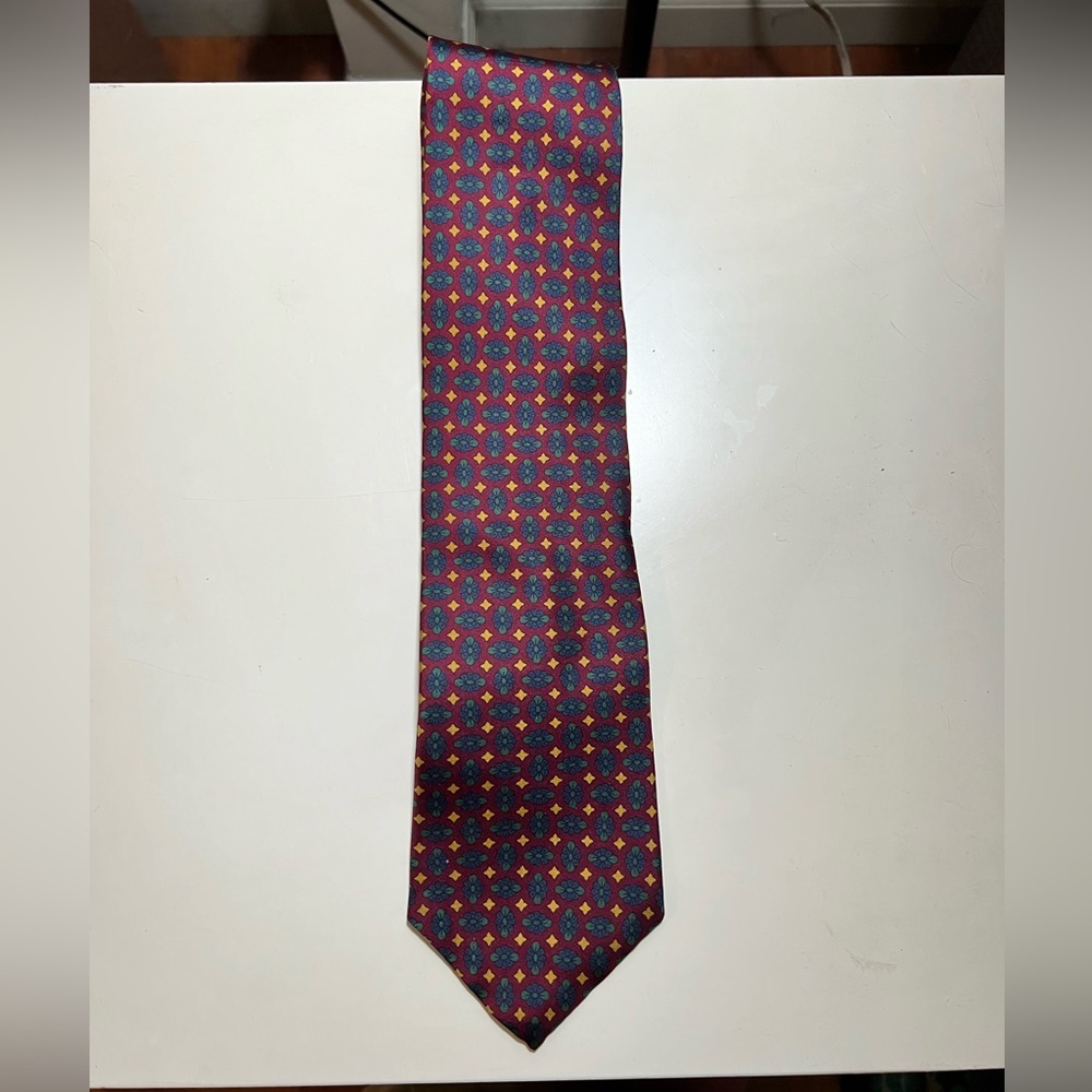 Christian Dior tie. Diamond pattern, red, green and gold. Very nice. 💯 silk.